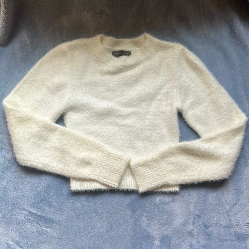 Urban Outfitters Fuzzy Cropped Sweater EUC xs
